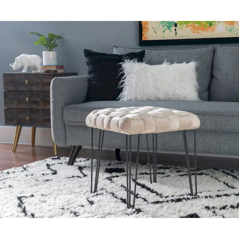 Ottoman carré en velours tissé à la main | Repose-pieds texturé et pièce d'appoint