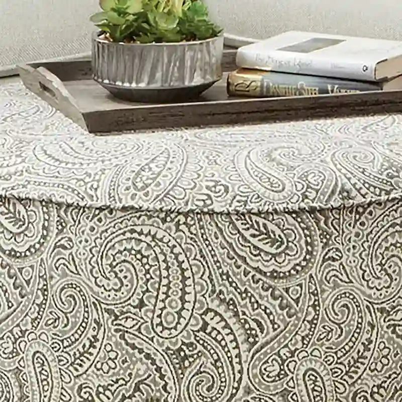 Pouffe de cocktail transitionnel en chenille ivoire à motif cachemire | Repose-pieds de salon