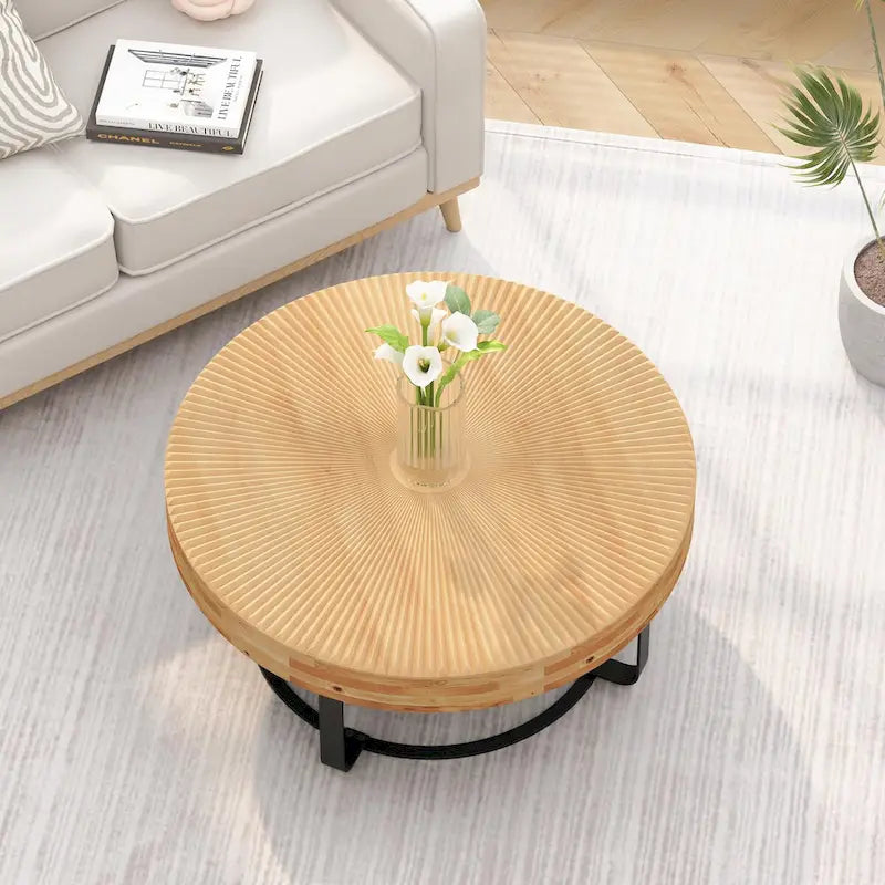 Table basse ronde moderne avec motif en bois sculpté et pieds en métal
